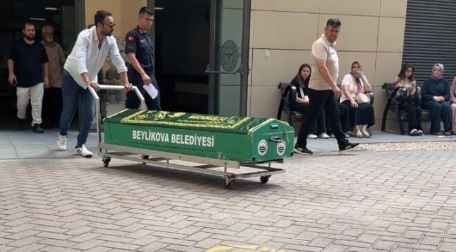 Havuza düşerek hayatını kaybeden minik Elif son yolculuğuna uğurlanıyor