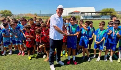 Hisarcık’ta “Ethem Bal Kupası U10 Futbol Turnuvası” sona erdi