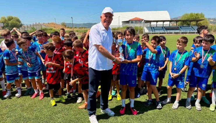 Hisarcık’ta “Ethem Bal Kupası U10 Futbol Turnuvası” sona erdi