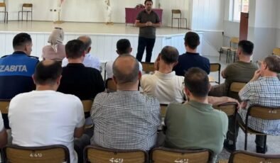 Hisarcık’ta Hayat Üniversitesi Projesi kapsamında “Hükümet Sistemleri ve Devlet Teşkilatı” konulu eğitim düzenlendi