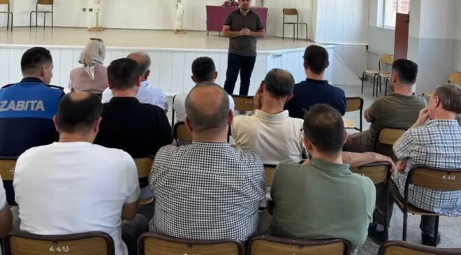 Hisarcık’ta Hayat Üniversitesi Projesi kapsamında “Hükümet Sistemleri ve Devlet Teşkilatı” konulu eğitim düzenlendi