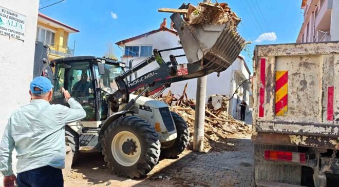 Hisarcık’ta riskli metruk bina kontrollü şekilde yıkıldı