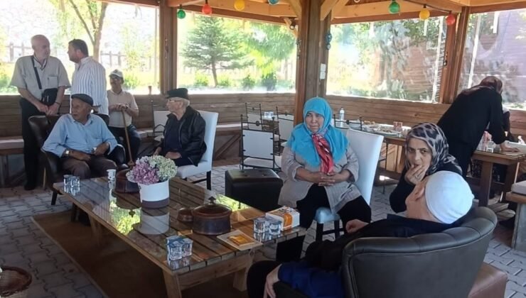 Huzurevi sakinleri lavanta bahçesinde doğayla buluştu