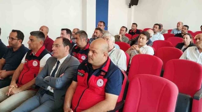 İki kamyonun çarpıştığı kazada 4 kişi yaralandı