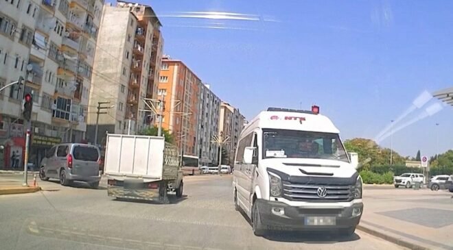 İşçi servisi ters yöne girerek trafik tehlikeye düşürdü