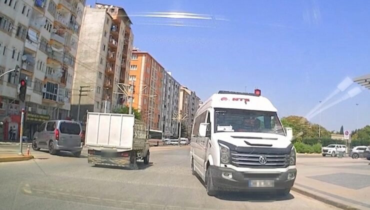 İşçi servisi ters yöne girerek trafik tehlikeye düşürdü