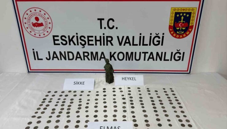 Jandarma tarihi eser değerinde 1 elmas, 1 heykel ve 194 bronz sikke ele geçirdi, şüpheli tutuklandı