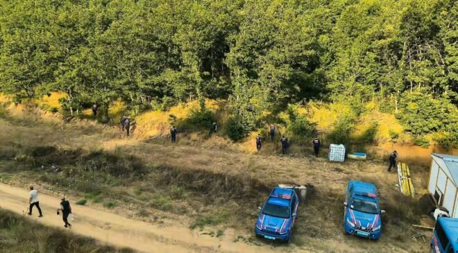 Jandarma uyuşturucu operasyonunda aranan şahsı da yakaladı