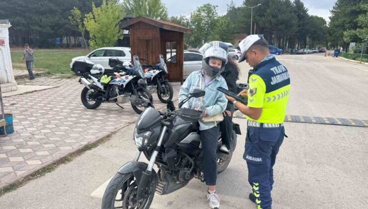 Jandarmadan motosiklet sürücüsü denetimi ve eğitim faaliyeti