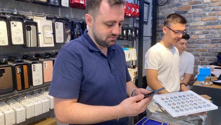 Kalın kılıf ve uzun şarj süresi sıcak havalardan cep telefonları için büyük risk
