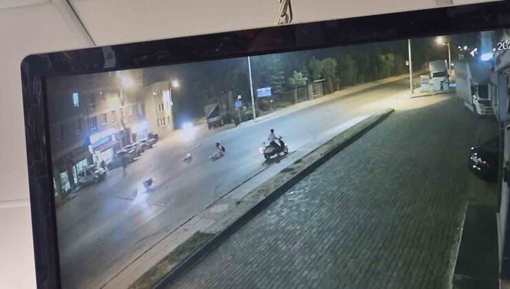 Karşıdan karşıya geçmeye çalışan çocuğa motosikletin çarptığı kaza kamerada