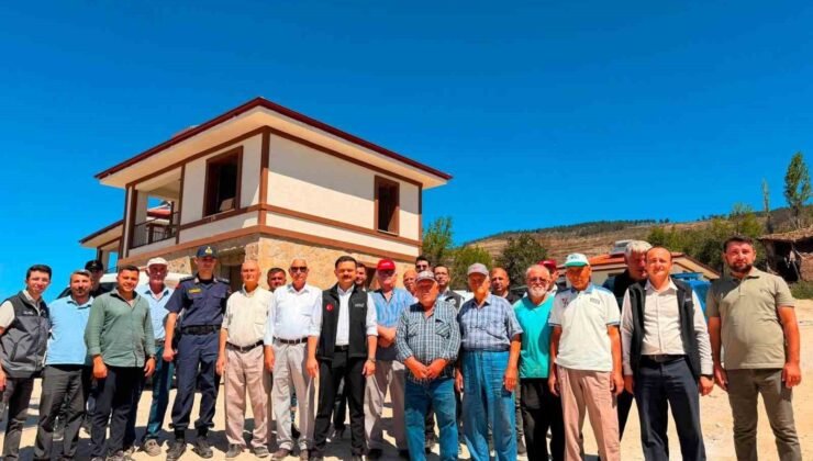 Kaymakam Titiz yangın bölgesinde yapımı süren konutları inceledi