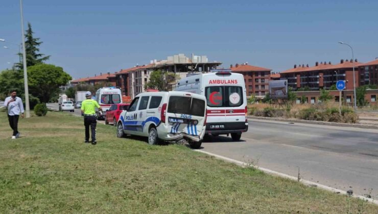 Kaza yerindeki polis aracına otomobil çarptı: 1’i polis 1’i bekçi toplam 6 yaralı