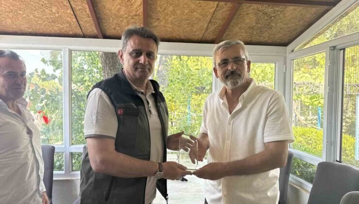 Kızılinler yangın timine teşekkür plaketi