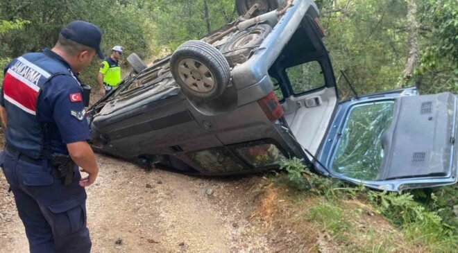 Kontrolden çıkan hafif ticari araç takla attı