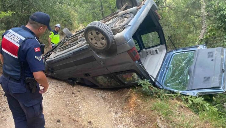 Kontrolden çıkan hafif ticari araç takla attı