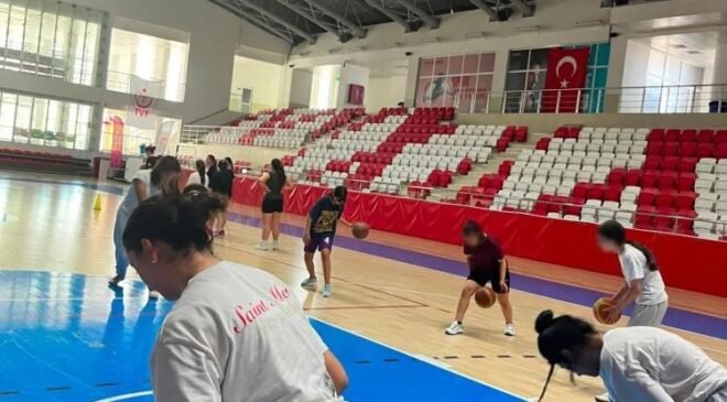 Koruma altındaki çocuklara basketbol eğitimi
