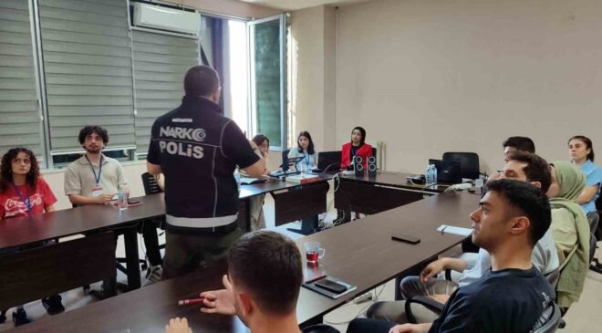 Kütahya Emniyeti’nden uyuşturucuyla mücadelede farkındalık eğitimleri