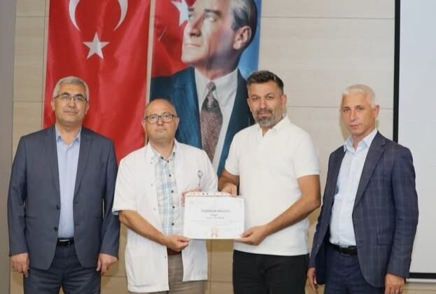Kütahya Şehir Hastanesi’nden Tıbbi Sekreter İshak Orman’a teşekkür belgesi