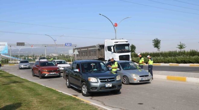 Kütahya’da emniyet kemeri ve çocuk bağlama sistemi denetimi
