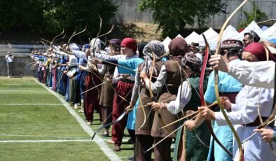 Kütahya’da tarihi Ok Meydanı’nda 490 sporcu şampiyonluk için ok atıyor