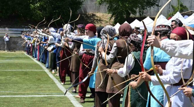 Kütahya’da tarihi Ok Meydanı’nda 490 sporcu şampiyonluk için ok atıyor