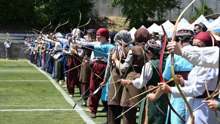 Kütahya’da tarihi Ok Meydanı’nda 490 sporcu şampiyonluk için ok atıyor