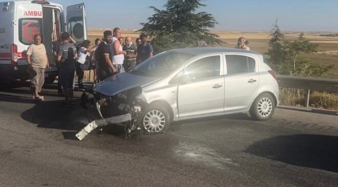 Lastiği patlayan araç bariyerlere girdi: 1’i çocuk 3 yaralı