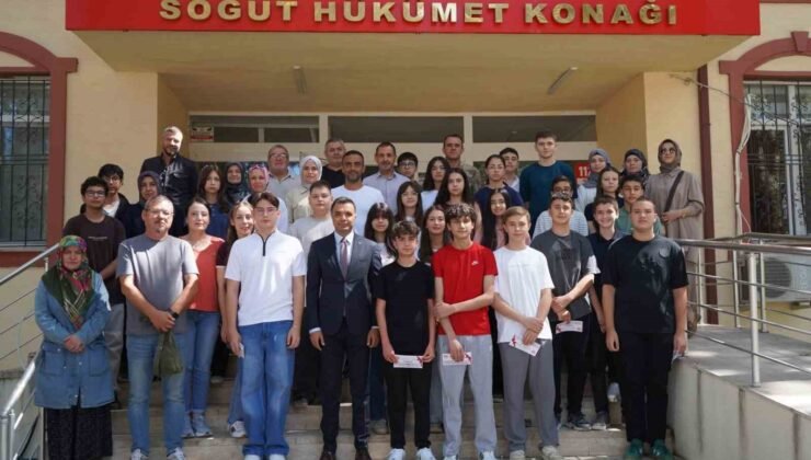 LGS başarısı gösteren öğrenciler ödüllendirildi