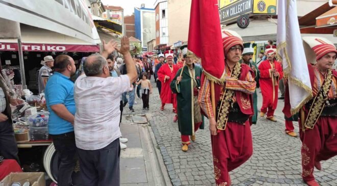Mehteran takımını gören adam adeta çocuklar gibi sevindi