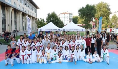 Minik Tekvandocular Kütahya’da dostluk için mücadele etti