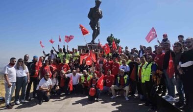 Motosiklet tutkunları Afyonkarahisar’da “Zafer Sürüşü” düzenledi