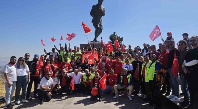 Motosiklet tutkunları Afyonkarahisar’da “Zafer Sürüşü” düzenledi
