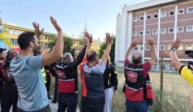 Motosikletlilerden onkoloji servisindeki çocuklara sürpriz