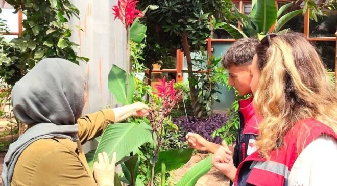 Öğrencilerden Tıbbi ve Aromatik Bitkiler Merkez Müdürlüğünü teknik gezi