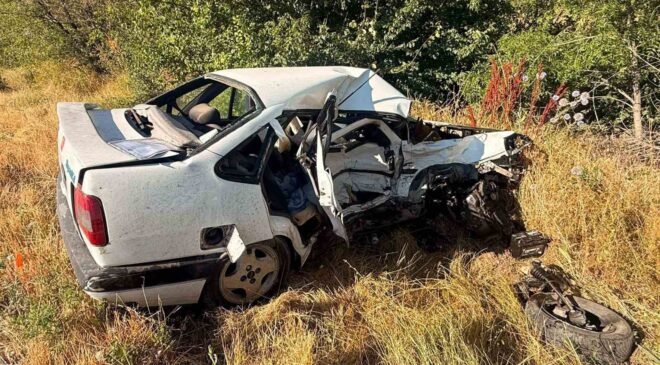 Otomobillerin çarpıştığı kazada bir kişi öldü 3 kişi yaralandı