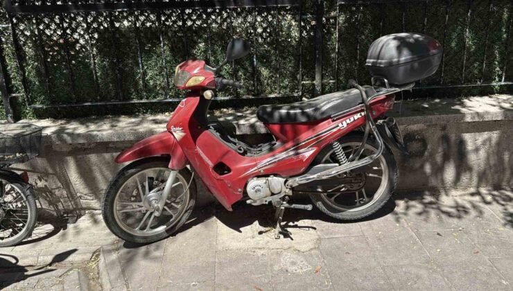 Park halinde bulunan çalıntı motosikletle alakalı inceleme başlatıldı