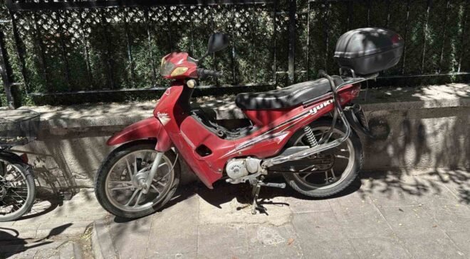 Park halinde bulunan çalıntı motosikletle alakalı inceleme başlatıldı