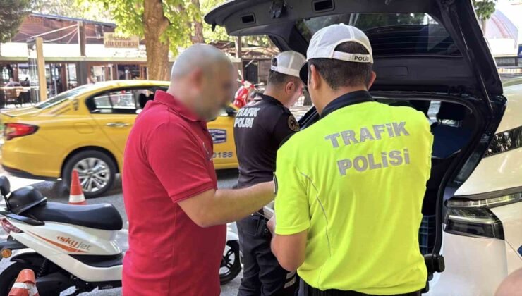 Plakasız motosikletiyle alkollü yakalanan sürücüye 71 bin lira ceza