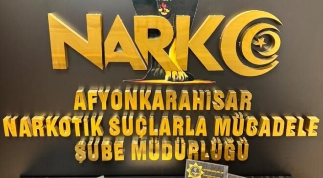 Polis durdurduğu iki otomobilde uyuşturucu ele geçirdi
