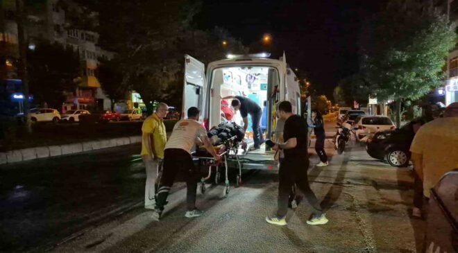 Refüj sulaması sebebiyle ıslanan yolda motosikleti devrilen kurye yaralandı