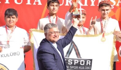 Rektör Kızıltoprak: “Geleneksel Türk okçuluğu geleceğe taşınan bir medeniyet mirasıdır”