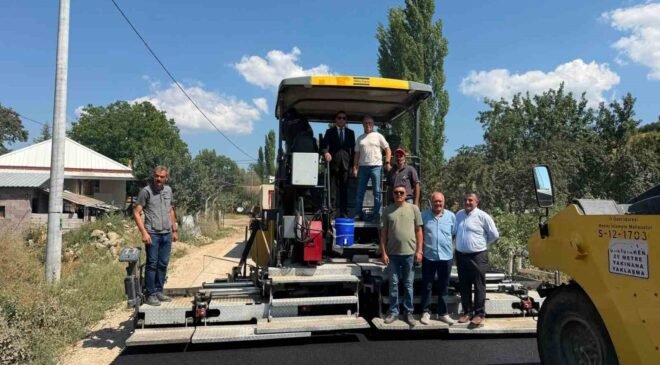 Şaphane Uğurlugüme köyünde yol çalışması tamamlandı