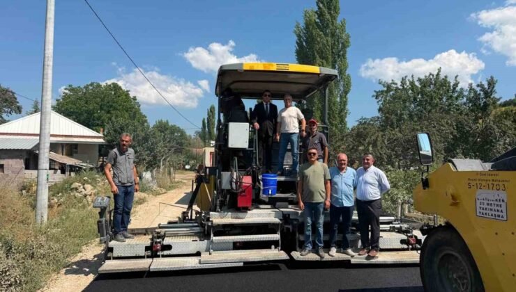 Şaphane Uğurlugüme köyünde yol çalışması tamamlandı