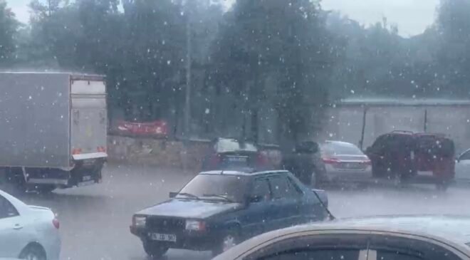 Sivrihisar’da sağanak yağmur etkili oldu