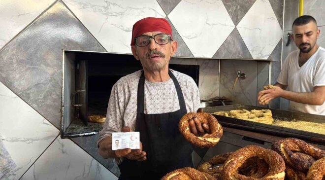 Susam soyadlı usta 45 yıldır Türkiye’nin en iyi simitlerini fırına veriyor