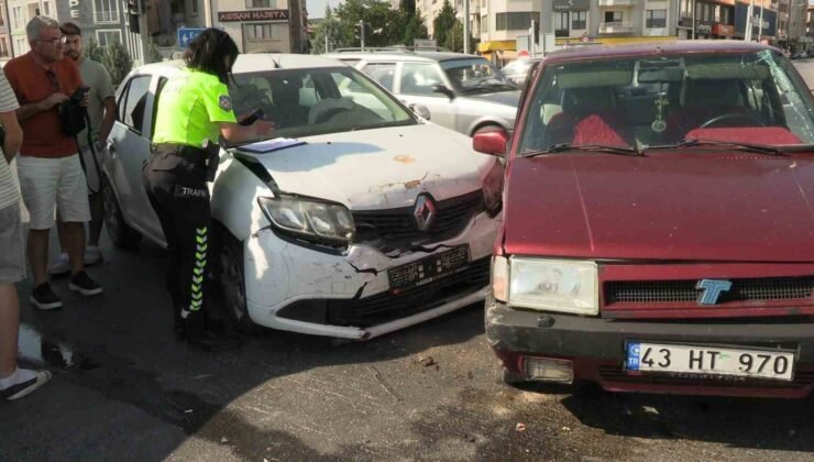 Tavşanlı’da iki otomobil kavşakta çarpıştı: 1 yaralı