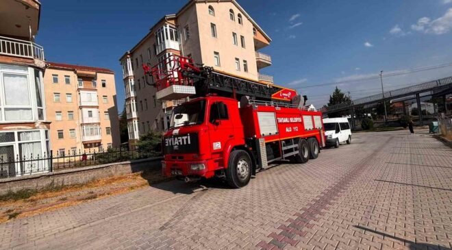 Tavşanlı’da mutfakta çıkan yangını itfaiye söndürdü