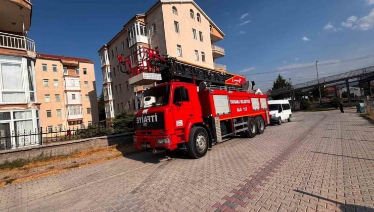 Tavşanlı’da mutfakta çıkan yangını itfaiye söndürdü