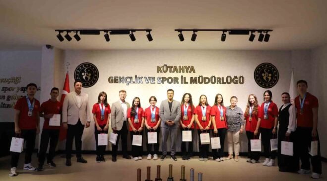 Tavşanlı’nın başarılı sporcuları 7 kupa ve 19 Türkiye derecesi elde etti